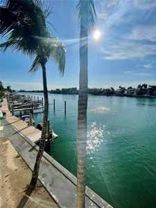 5600 Collins Ave APT 16P