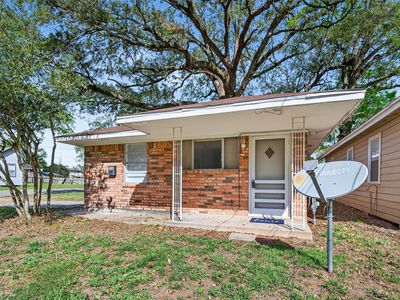 312 Travis St