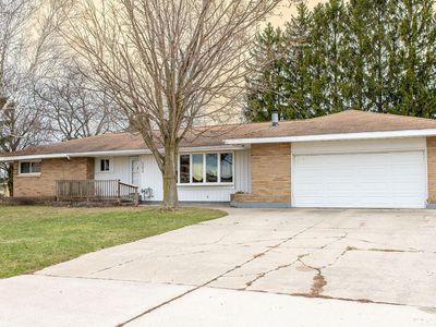 202 W Maple Ave