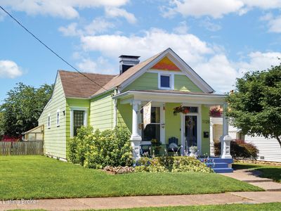 1128 Sylvia St