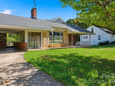 512 1st St W