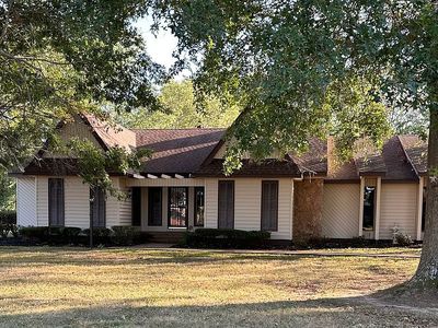 2818 Country Club Dr