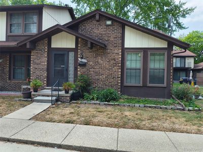 Property at 28414 Queens Ct, Warren, MI