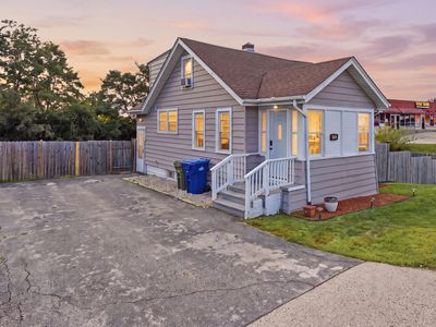 2110 N Green Bay Rd