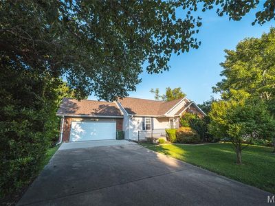 821 Cambridge Dr