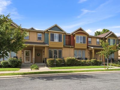 897 W Waterside Dr