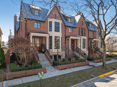 277 W Brown St