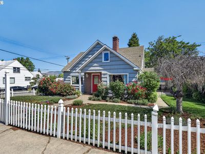 121 W 10th St