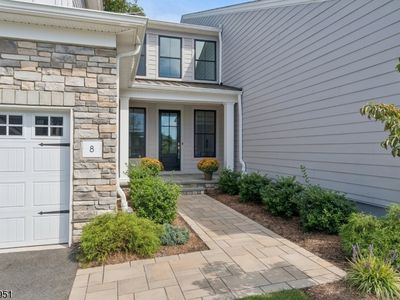 8 Hawfinch Dr
