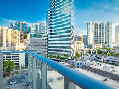 151 SE 1st St APT 811
