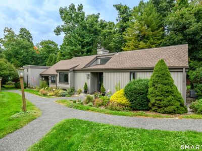 886 Heritage Village #B