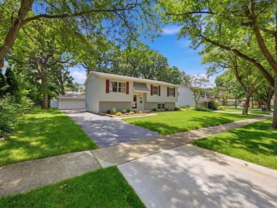 2713 Ravinia Ln
