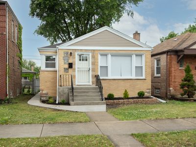 10338 S Vernon Ave