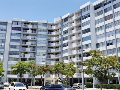 1300 NE Miami Gardens Dr APT 518E