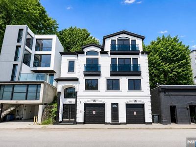 1080 River Rd
