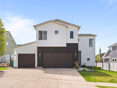 1578 E Maple Way