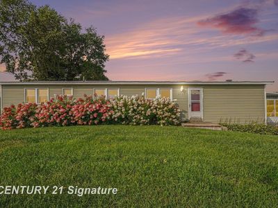 4900 S Dundas Rd