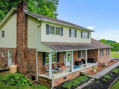 438 Riverview Dr