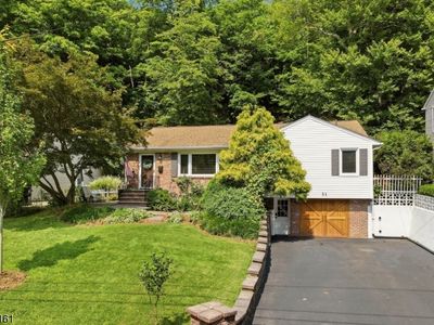 31 Truman Blvd