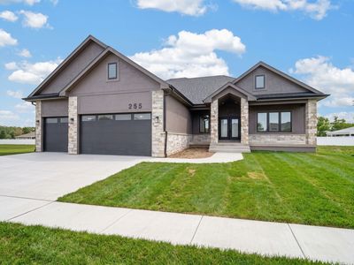 255 NW Woodmoor Dr