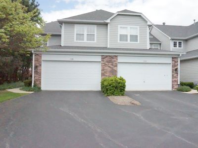 Property at 108 Woodview Ct, Glen Ellyn, IL
