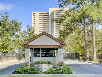 49 Briar Hollow Ln UNIT 302