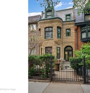 32 E Bellevue Pl