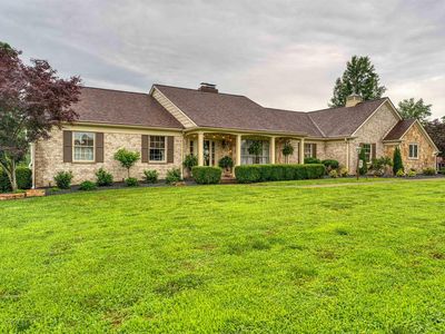 2000 Greenbrier Dr