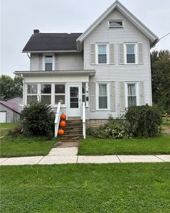 18 E Union St