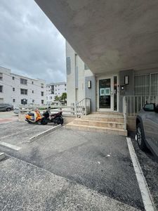 3700 Collins Ave #S-309
