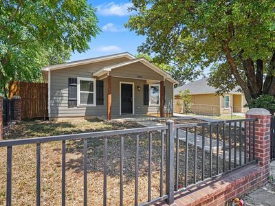 1255 E Davis Ave