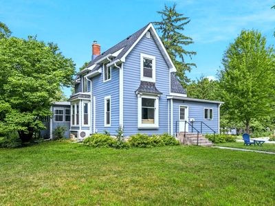 200 Maple St S