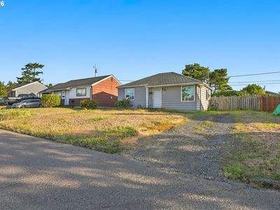 Property at 941 Pacific Ave, Coos Bay, OR