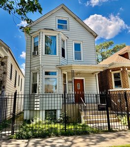 8410 S Burnham Ave
