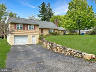 205 Oak Ln