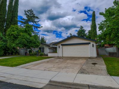 655 Los Lunas Way