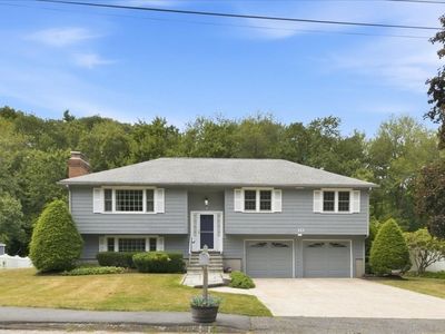 Property at 10 Wildwood Dr, Medfield, MA