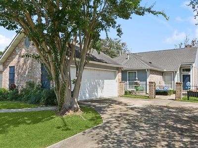 13627 S Fairview Ave