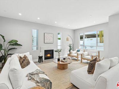 1326 S Centinela Ave #103