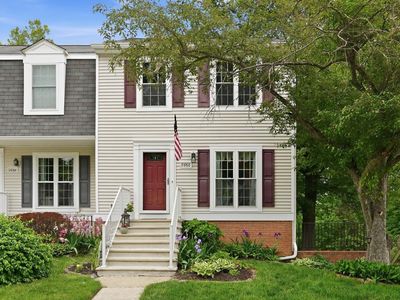 2866 Burgundy Pl