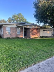 1013 Dolphin Pl