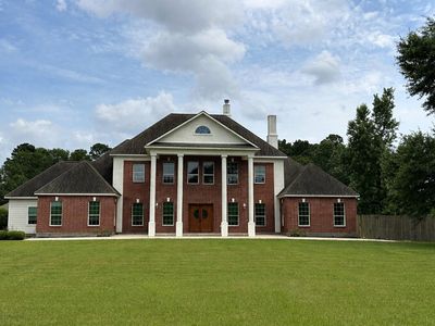 19602 Riverwalk Dr