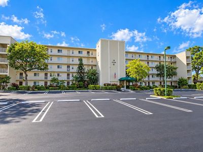 2230 N CYPRESS BEND Drive #410