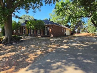 2109 Indian Trails St
