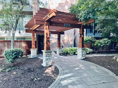 5900 Oakwood Dr APT 4J