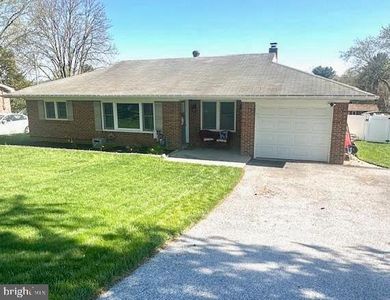 332 Donna Ln