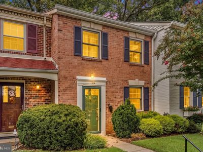 734 Azalea Dr #11