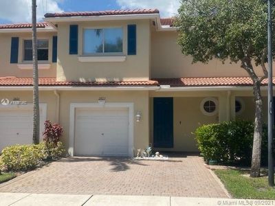 2823 S Evergreen Circle
