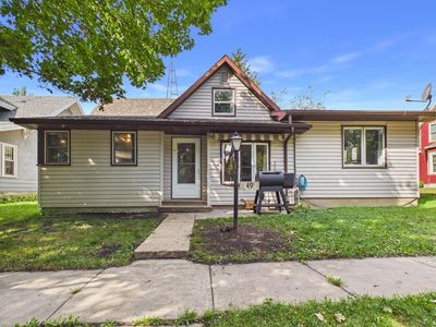 49 Stanley Ave N