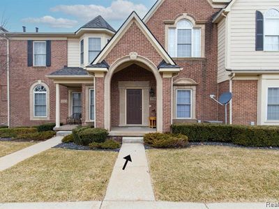 1560 W Lakeview Ln